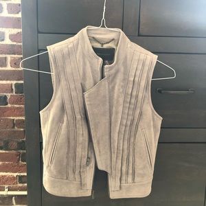 BCBGMAXAZRIA XXS Grey / Gray Zip Suede Vest EUC